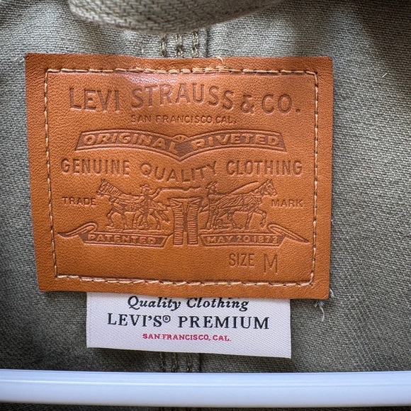 Levi's Khaki Green Utility Jacket for Women - Picture 2 of 5